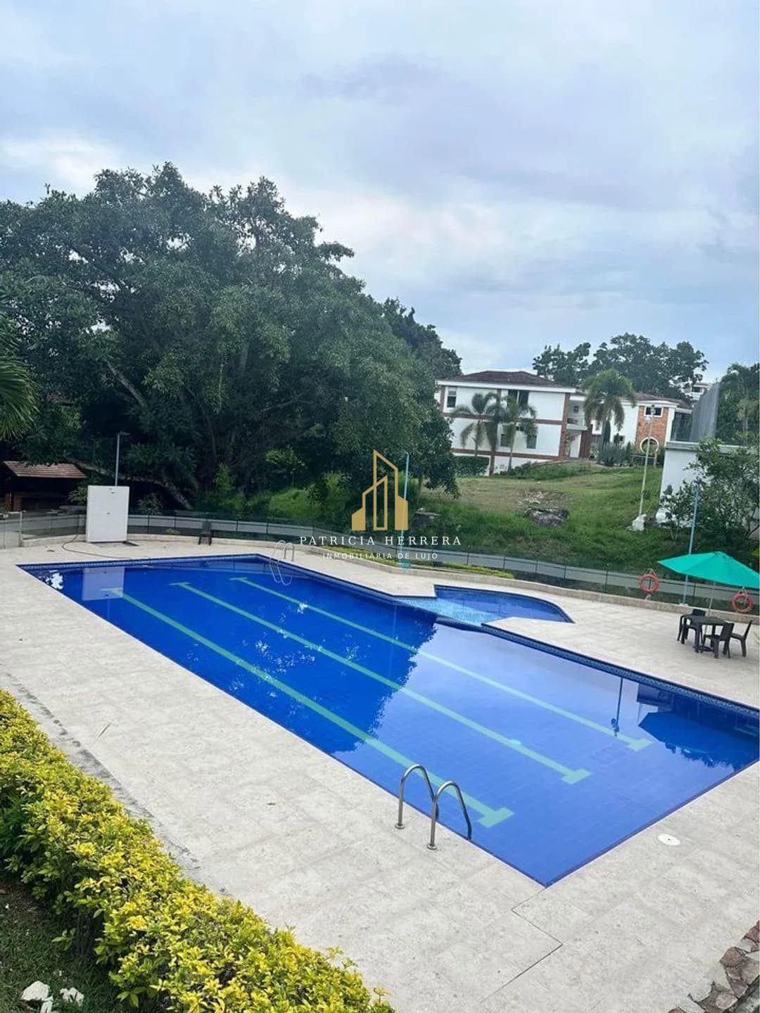 Casa en Menzuly — foto 1