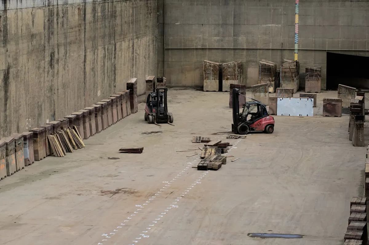 Nave industrial con estructura metálica de gran luz — referencia para bodegas industriales en Girón