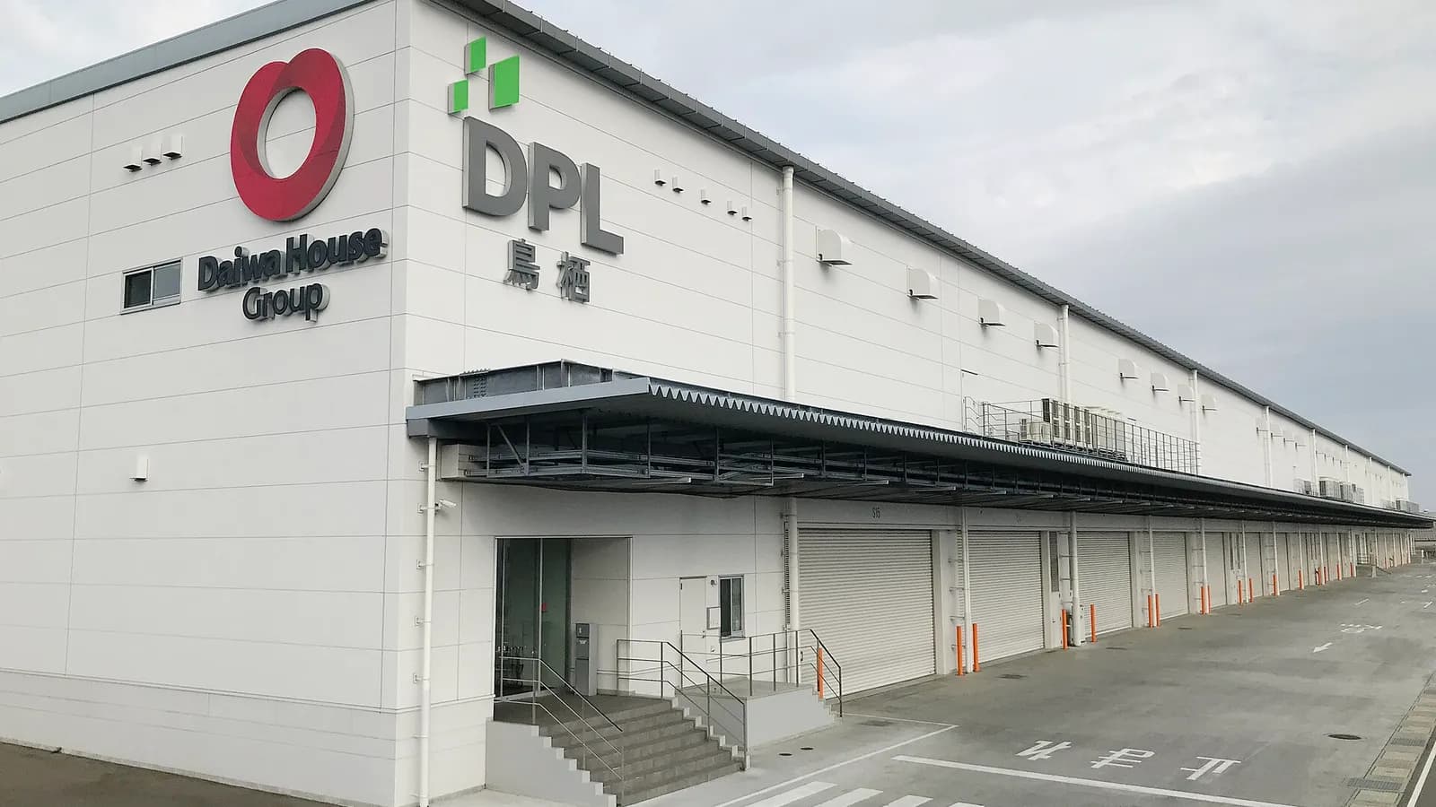 Complejo logístico industrial moderno con bodegas de gran formato — bodegas en la Zona Franca Santander, Floridablanca