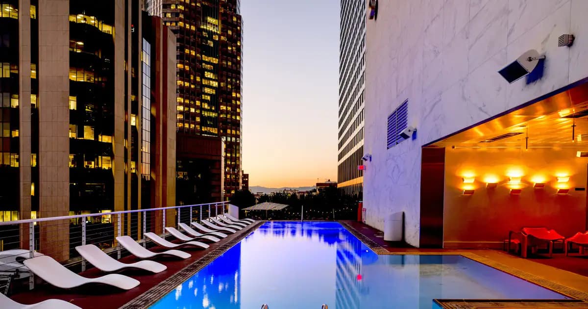 Comprar una casa con piscina: inspección y preguntas clave
