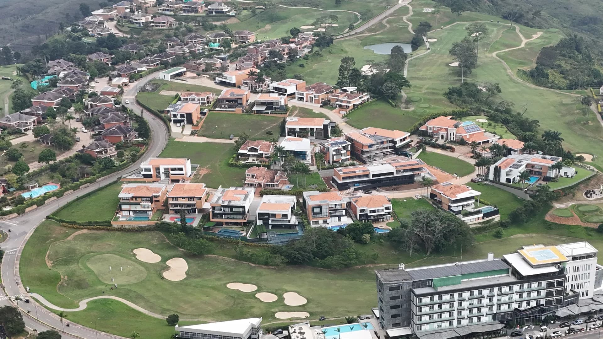 Vista aérea de Ruitoque Gold, sector exclusivo junto al campo de golf de Ruitoque Condominio