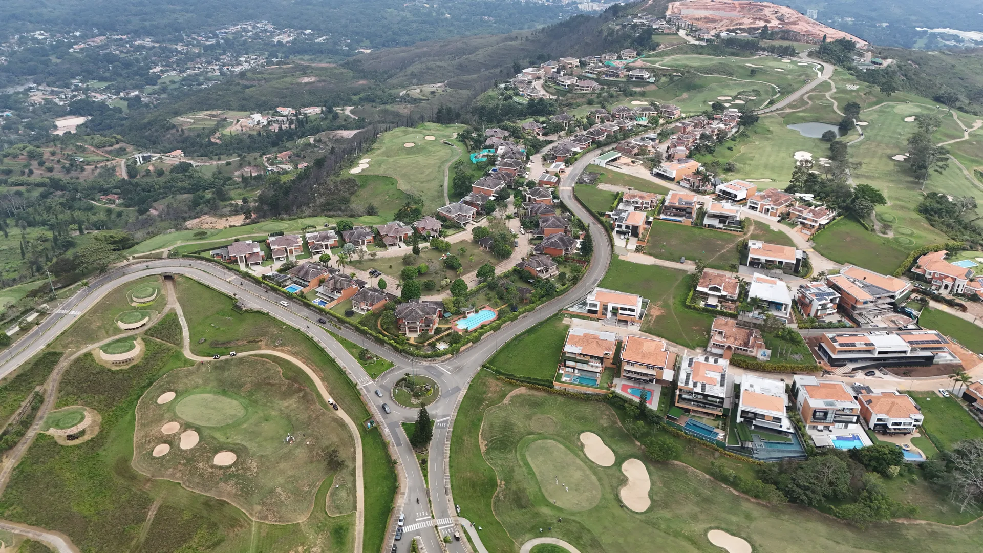 Conjunto residencial con obras comunes financiadas mediante cuotas